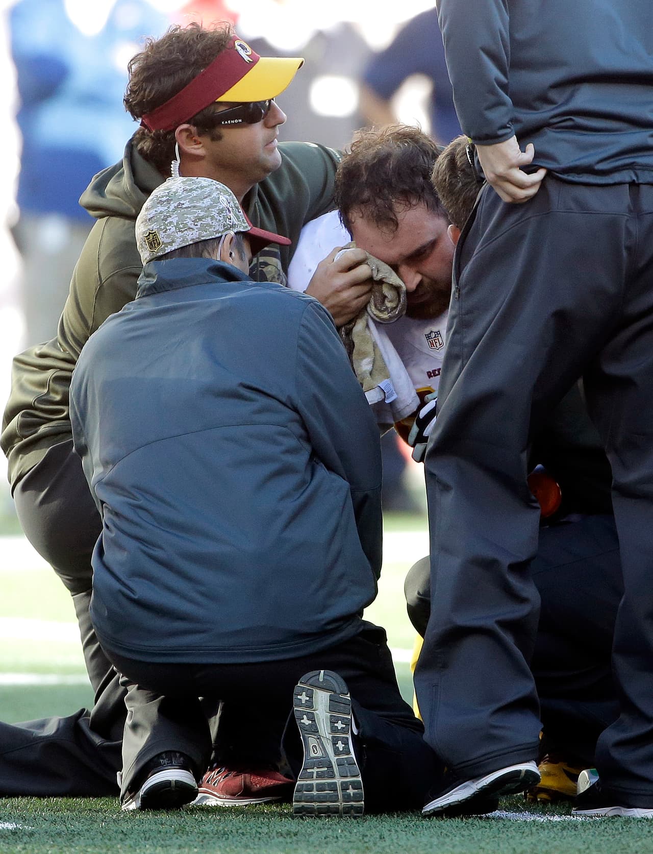 Los Patriots arrollaron a los Redskins 27-10 para mantener la racha ganadora de 8-0 en la temporada. Checa las mejores tomas del partido.