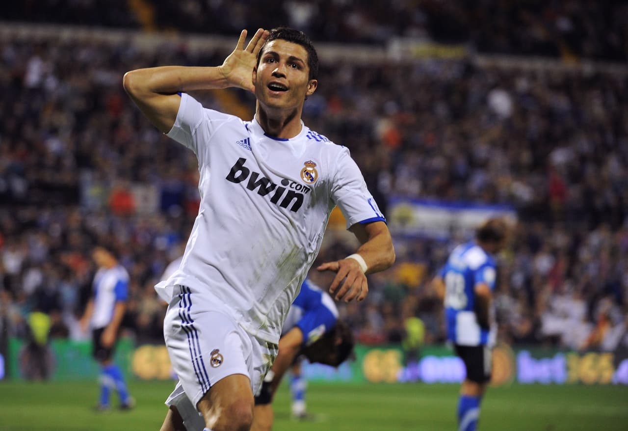 Todos estos datos dejan en claro el peso que tiene ‘CR7’ en las aspiraciones blancas de lo que la historia de este club exige, levantar trofeos, pero también muestran que aunque sus increíbles cifras goleadoras no han desentonado en lo que va de la campaña 2015-2016 el lusitano no es el gran problema de este equipo.