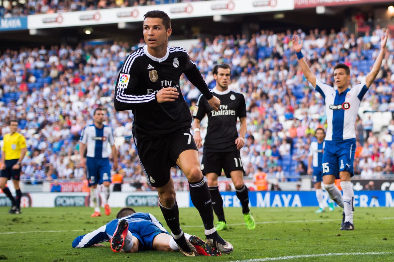 El oriundo de Madeira logró en su campaña debut con el Madrid un total de 26 goles en Liga por siete en Champions; 33 anotaciones en total que podrían parecer una cifra baja comparada con sus números en los últimos años, pero que resultan elevados al resultar de sólo dos torneos, en comparación con las hasta cinco competencias que disputó con Manchester United en un año futbolístico.