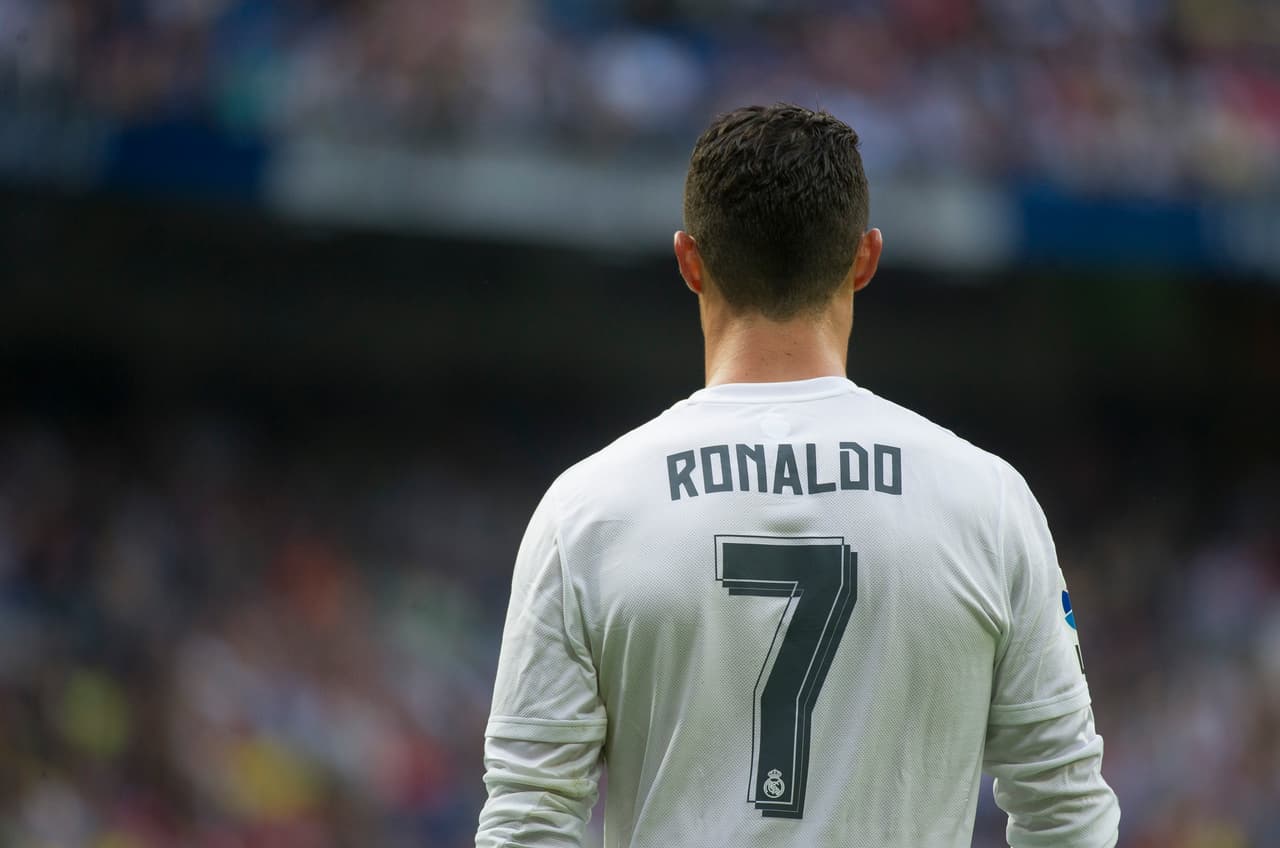 Mientras que para Ronaldo están en ser goleador de ambos torneos, Balón de Oro y, de ser posible, igualar o romper sus propias marcas (y las de Messi). Por si fuera poco y aunque él diga que no le importa, también intentará ganar la batalla que libra jornada a jornada con los que le critican y aseguran que no está a su nivel ni a la altura en los partidos grandes.