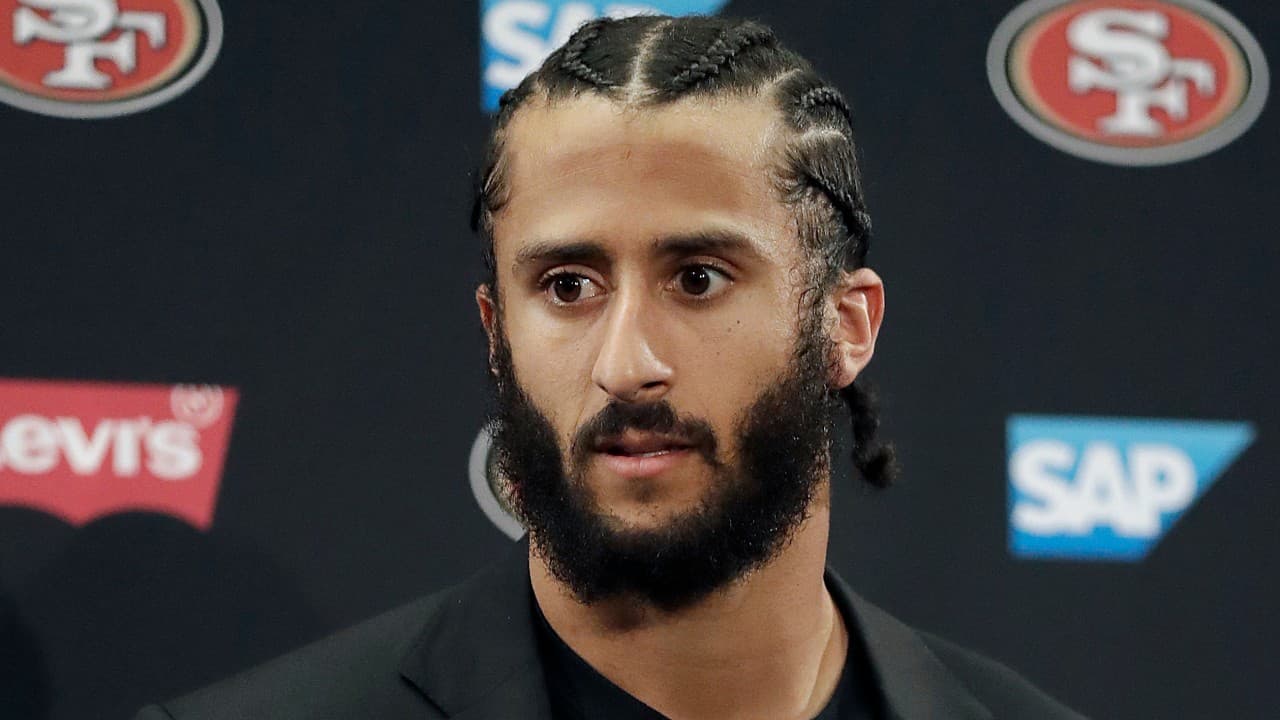 Para la NFL, protestas de Colin Kaepernick "merecen nuestra atención y acción"