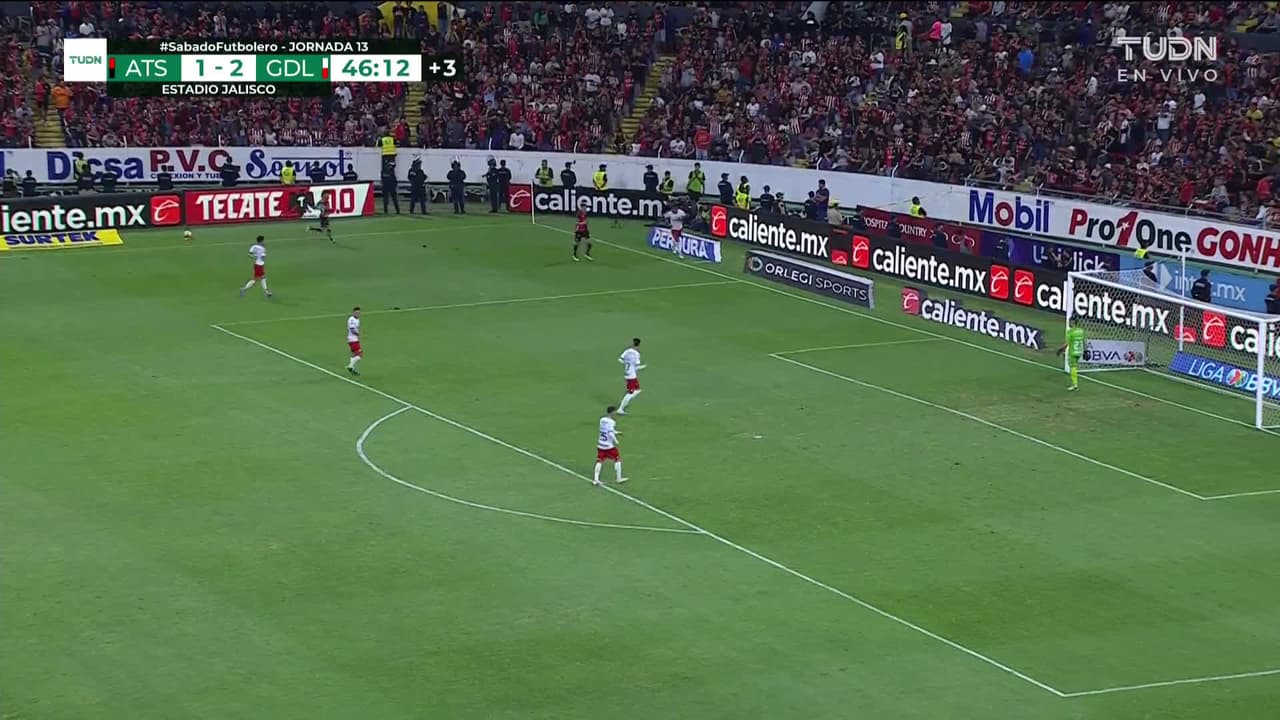 ¡GOOOL! Ozziel Herrera anota para Atlas.
