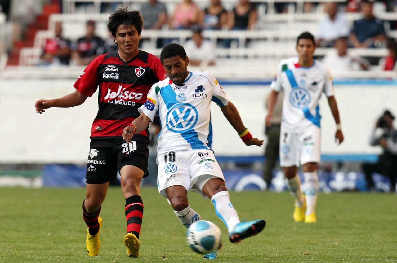 Rápidamente se consolidó como uno de los mejores laterales zurdos del fútbol mexicano.