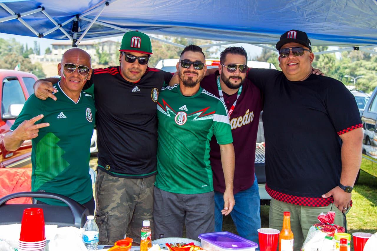 Los fanáticos mexicanos en gran número se preparan para el primer juego del Tri en la Copa Oro 2019 contra Cuba en el Rose Bowl.