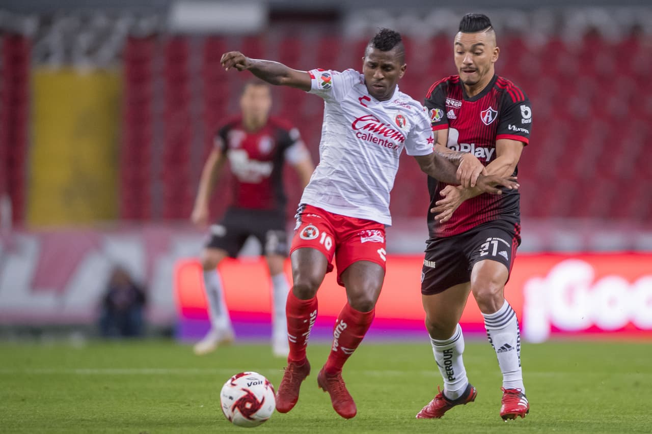 Con goles de Luciano Acosta y Javier Correa, Atlas gana y se queda con los puntos.