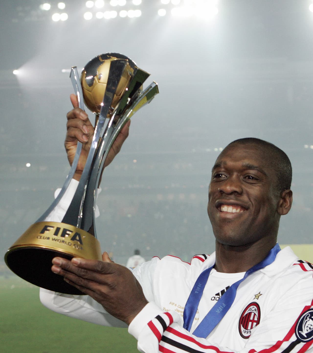 En cambio, como jugador del club 'rossonero' levantó 10 trofeos, entre ellos dos Champions, un Mundial de Clubes y dos ligas italianas.