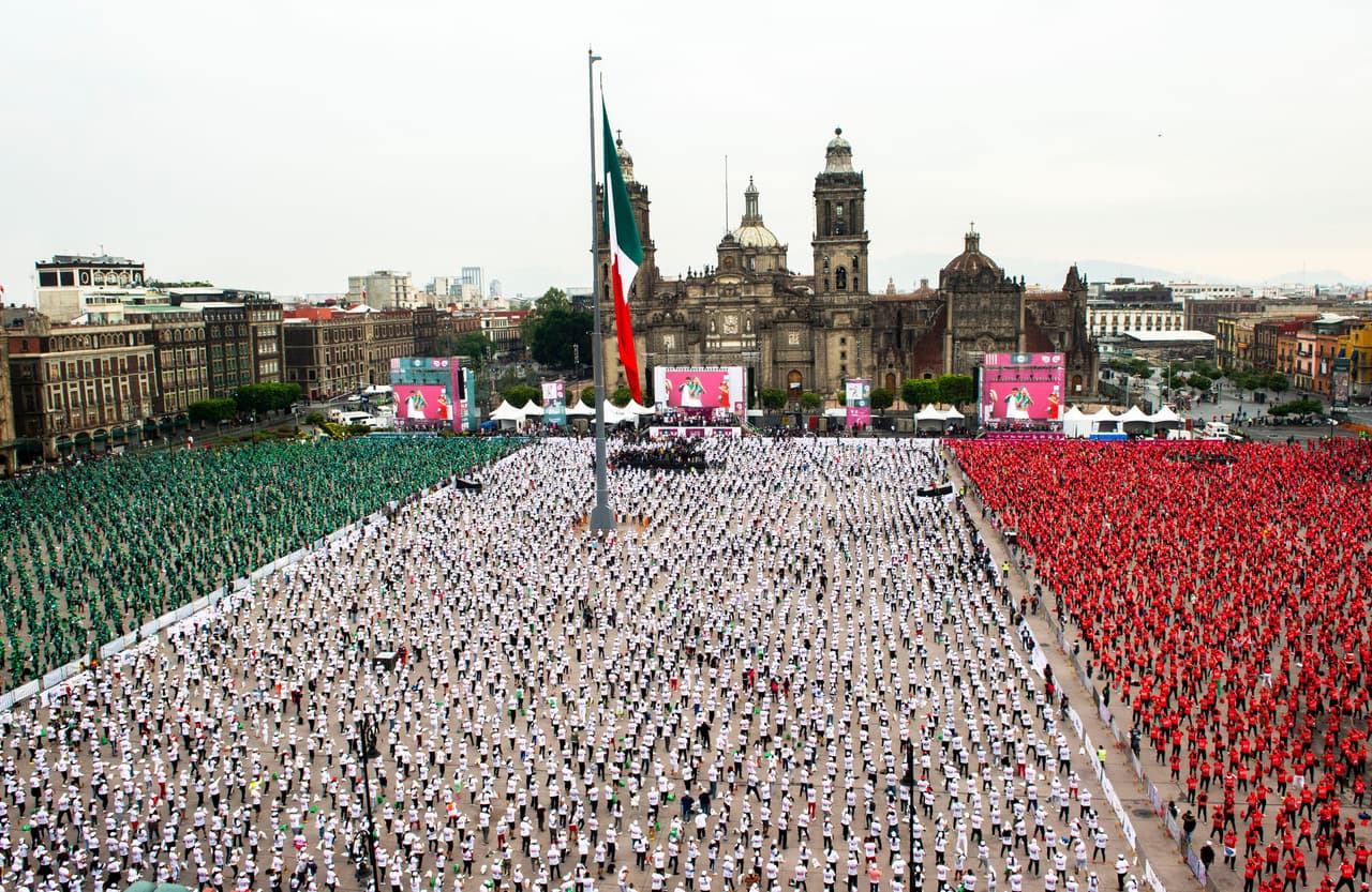 Los asistentes a la clase utilizaron los colores verde, blanco y rojo de la bandera mexicana.
<br>