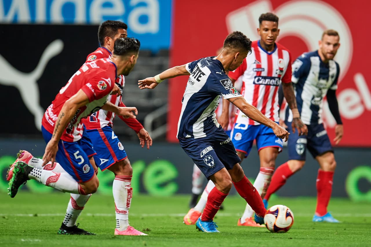 Meza recibió un pase milimétrico de Ponchito González para controlar y cruzar su disparo ante la salida del arquero.