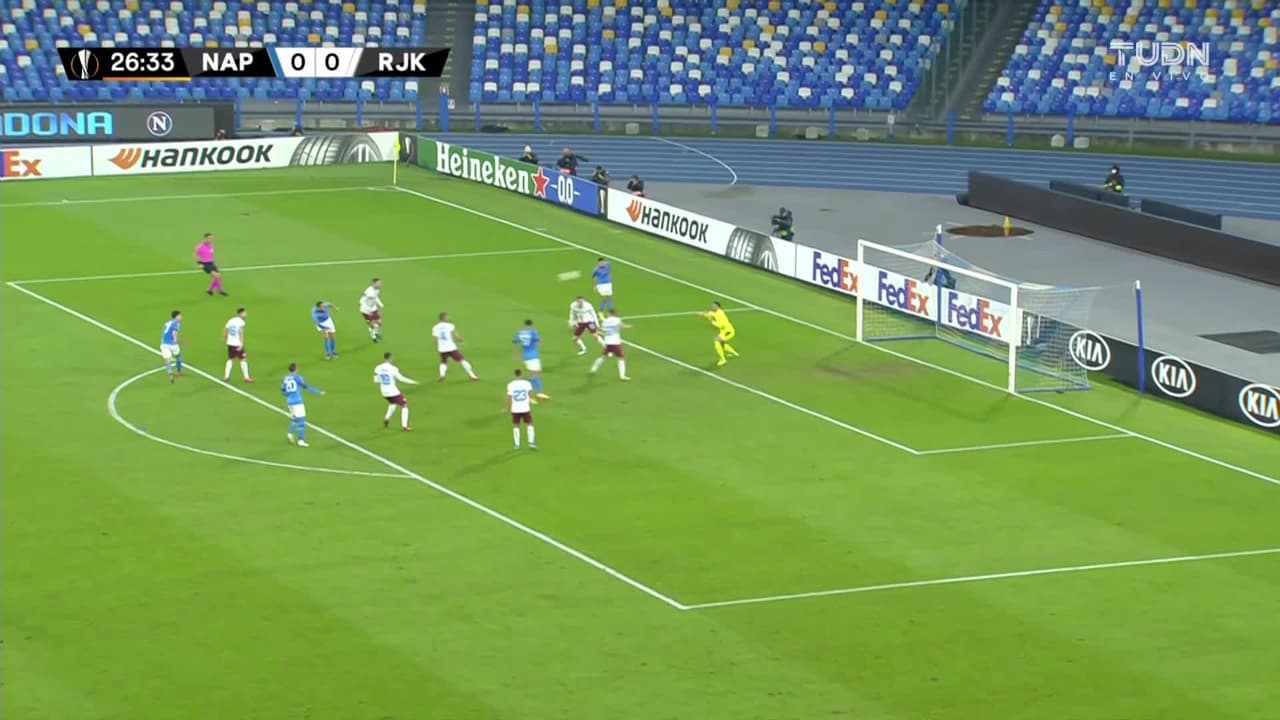 ¡TIRO ATAJADO! disparo por Matteo Politano.