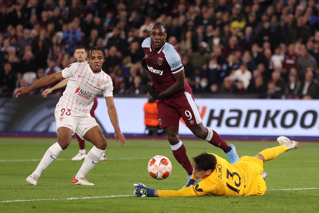 El West Ham derrotó 2-0 al Sevilla en tiempos extra para eliminarlo con un global de 2-1.