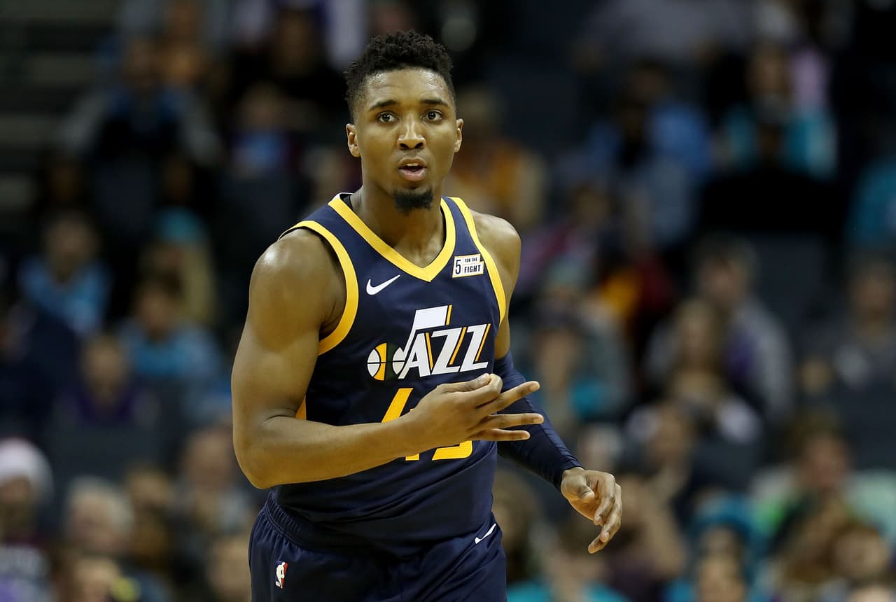 <b>UTAH JAZZ</b>
<br>SG: Donovan Mitchell
<br>2018/2019: 20.9 puntos, 2.9 rebotes y 3.4 asistencias por partido.