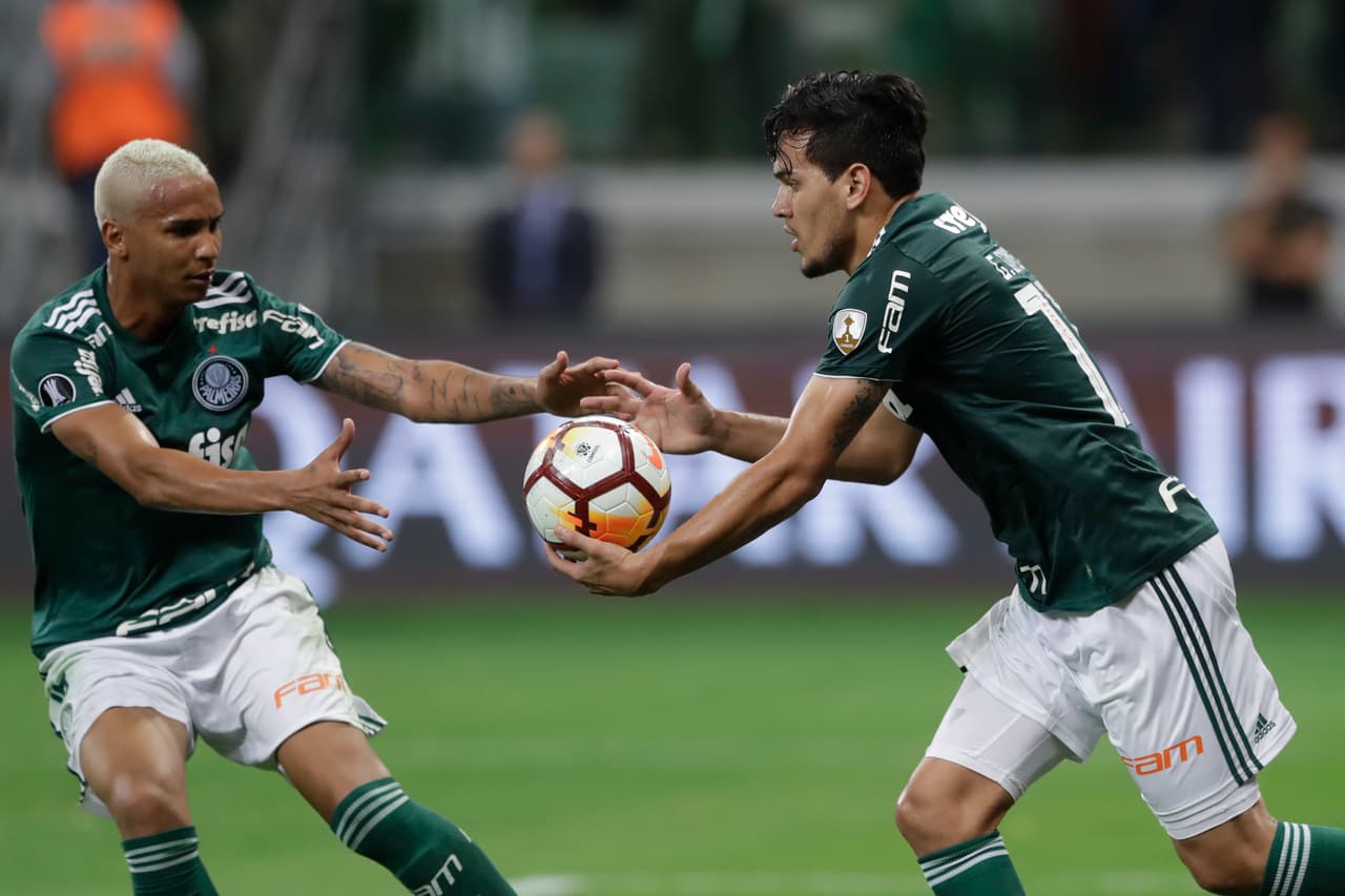 El paraguayo Gustavo Gómez se encargó de convertir el penalti para poner el juego 3-2 y abrir levemente la puerta a una remontada histórica, pero aún quedaba mucho por escribirse.