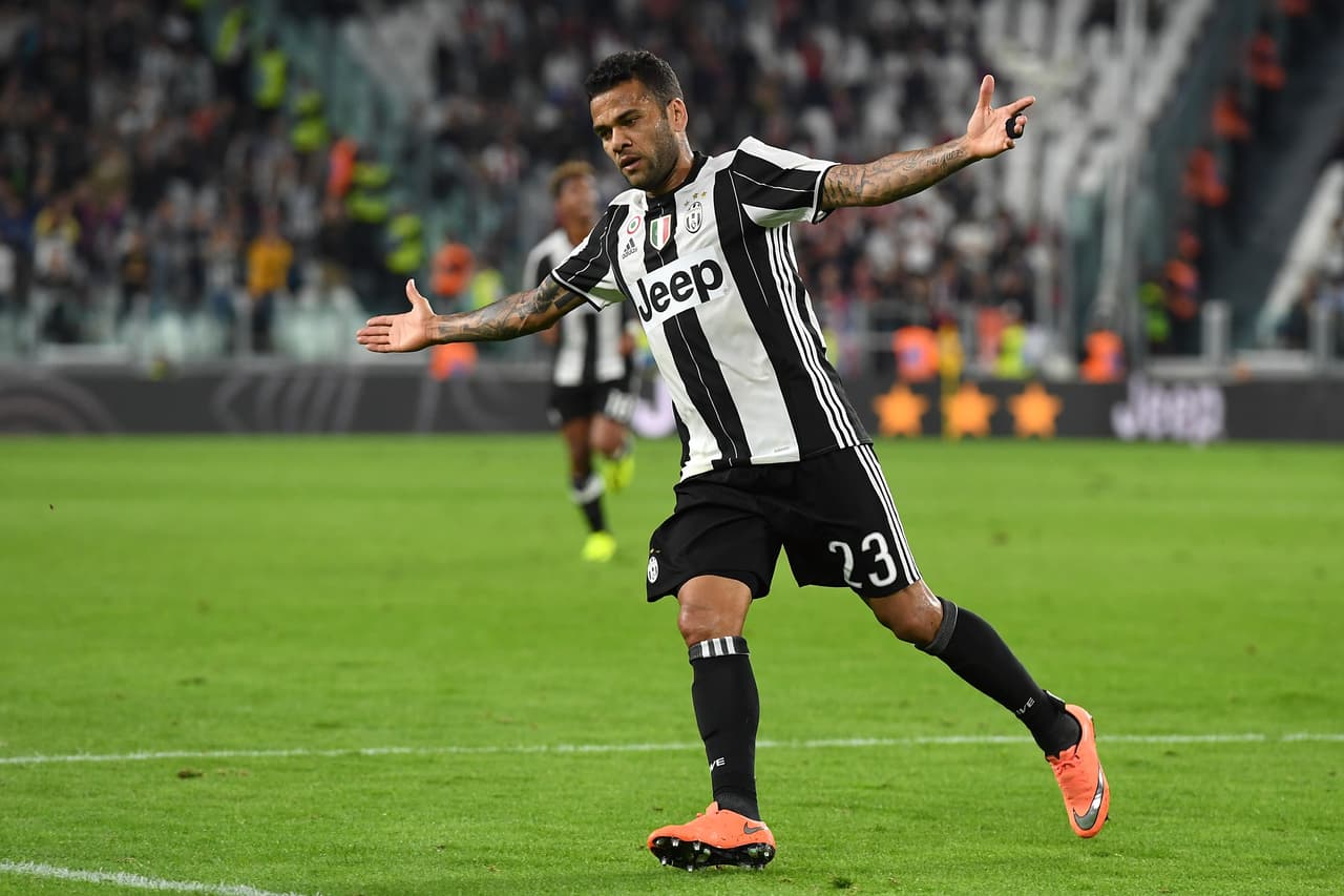 TURIN, ITALY - SEPTEMBER 21: Daniel Alves of Juventus FC celebrates a goal during the Serie A match between Juventus FC and Cagliari Calcio at Juventus Stadium on September 21, 2016 in Turin, Italy. (Photo by Valerio Pennicino/Getty Images)