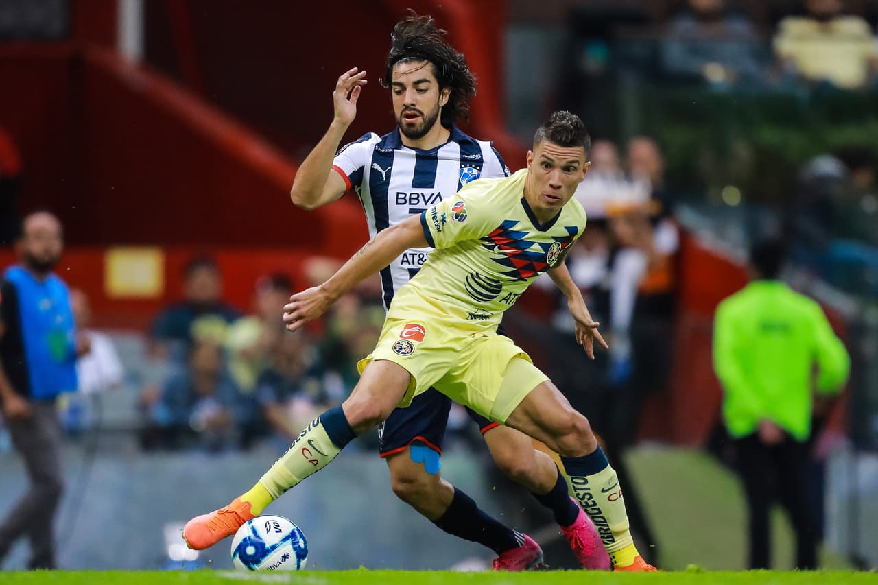 Las Águilas, jugando como local, acumulan 9 victorias. Rayados ha vencido como local en 8 ocasiones. Como visitantes, América ha vencido 4 y Monterrey una ocasión.