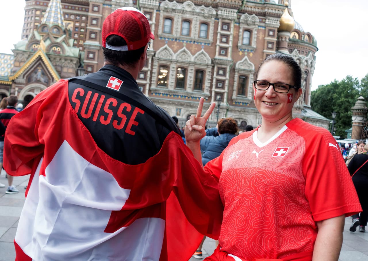 Los hinchas le dieron un color especial a la fiesta en San Petersburgo en el partido de octavos de final entre Suecia y Suiza por la definición a un cupo a los cuartos de final del Mundial Rusia 2018.