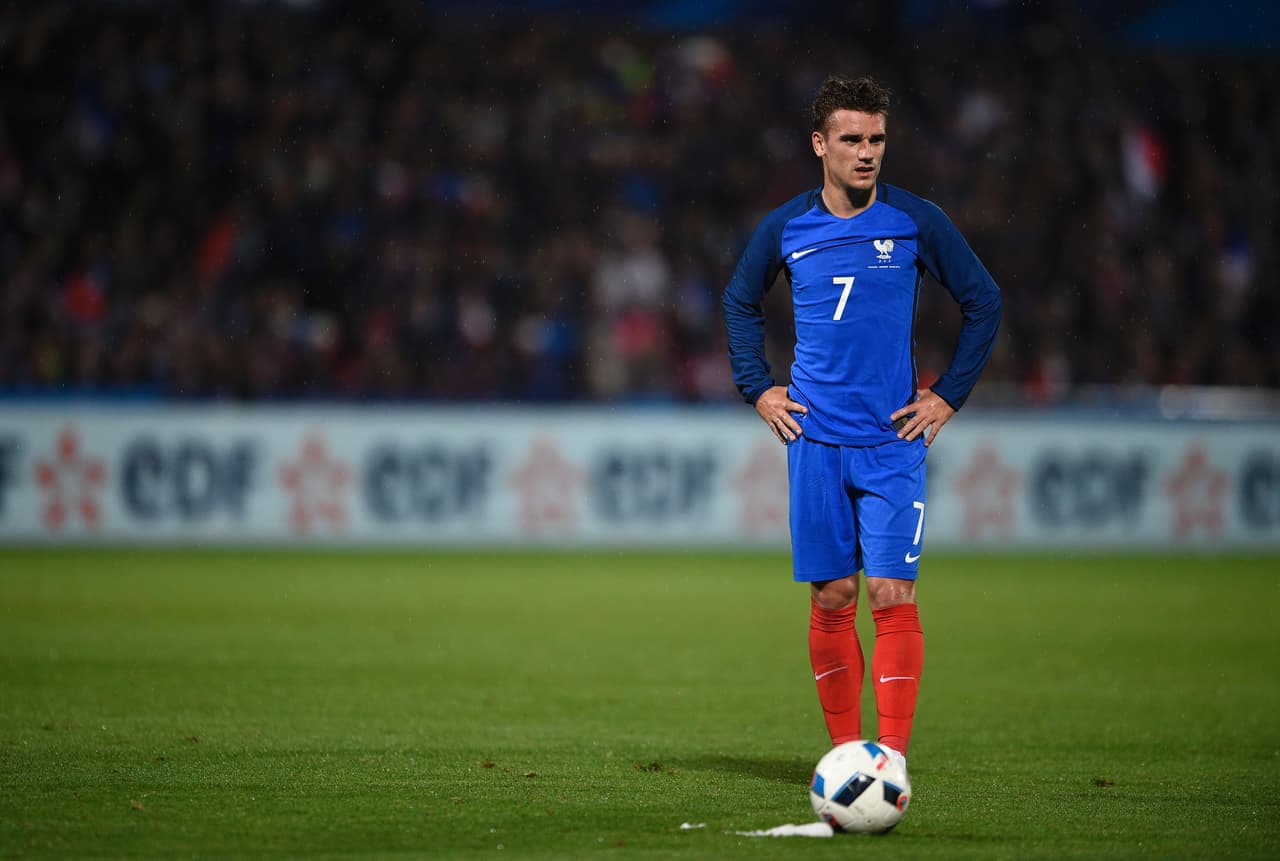 El primer gran favorito es el local, Francia, además de ser el anfitrión, cuenta con una gran generación de jugadores liderados por el delantero del Atlético de Madrid, Antoine Griezmann.