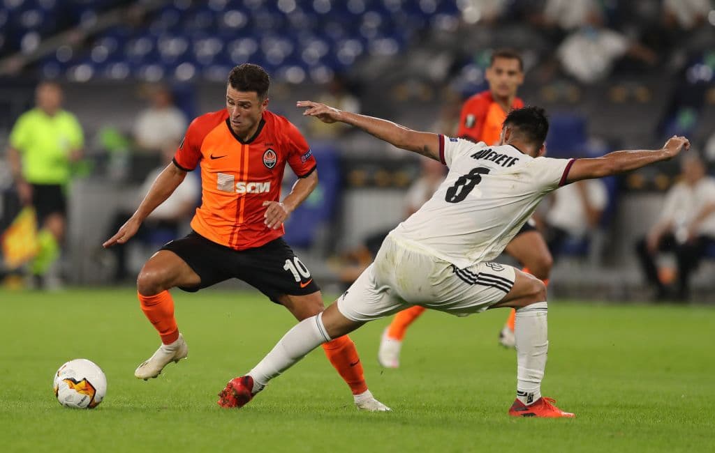 Con goles de Junior Moraes, Tason, Alan Patrick y Dodo, el Shakhtar golea en Alemania al Basel para situarse como uno de los mejores cuatro equipos en la Europa League.