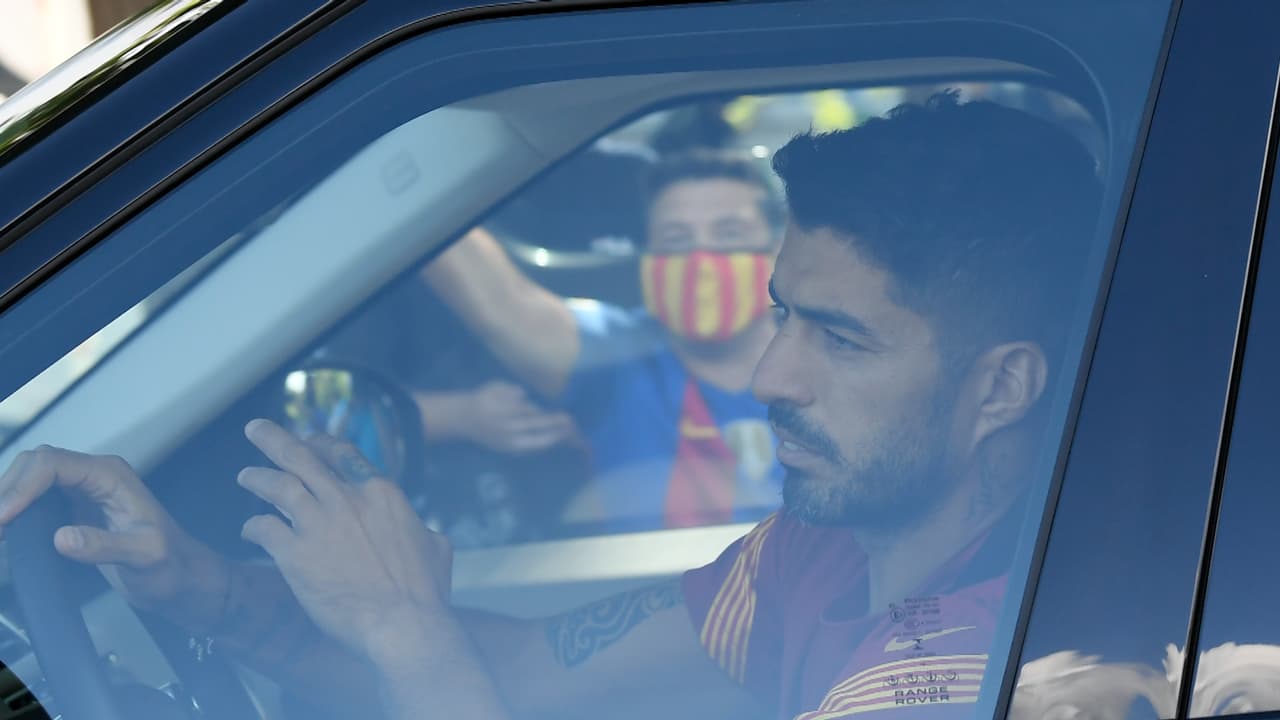 Luis Suárez abandona instalaciones del Barcelona entre lágrimas