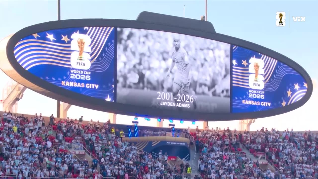 Minuto de silencio en memoria del futbolista Jayden Adams