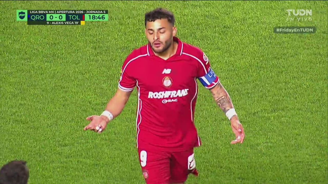 ¡Riflazo de Alexis Vega acaracia las redes! Se salva Querétaro