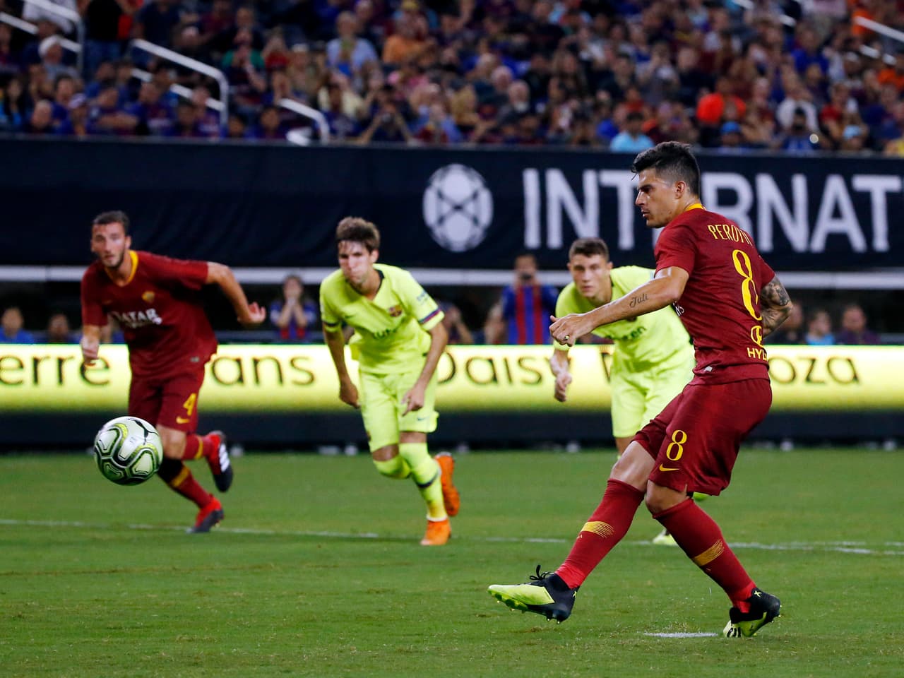El definitivo 4-2 llegó por penalti del argentino Diego Perotti para el triunfo de Roma contra Barcelona, con una remontada en International Champions Cup que revivió lo sucedido en Champions League.