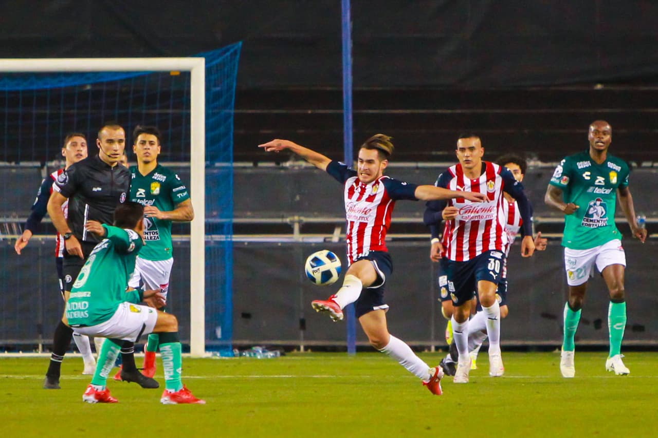 El ataque de las Chivas despertó y golearon al León en un duelo amistoso que dejó buenas sensaciones para el regreso a la Liga MX.