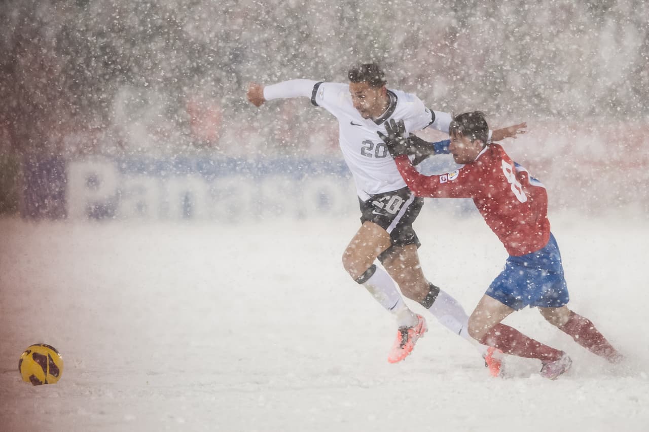 El encuentro fue muy cerrado y con pocas llegadas debido a las condiciones del terreno de juego y a la tormenta de nieve, la cual no paró en todo el cotejo. Clint Dempsey rompería el cero al minuto 18, el gol del delantero norteamericano sería el único en el marcador.