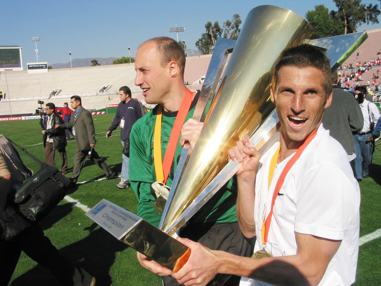 Ese 2 de febrero del 2002 Josh Wolf y Jeff Agoos acabarían con los sueños costarricenses con sus goles. El delantero abriría el marcador al minuto 37 y el volante apuntalaría el triunfo del “Conjunto de las Barras y las Estrellas” al minuto 63 en el complemento.