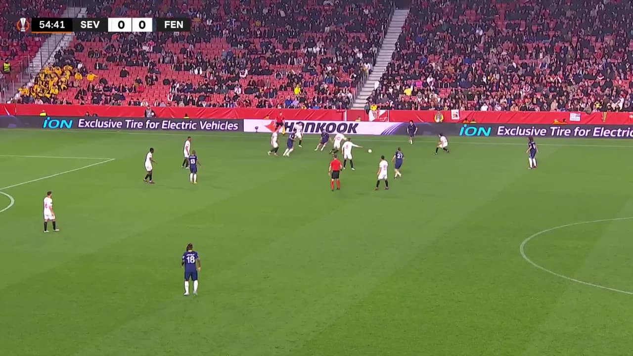 ¡GOL!  anota para Sevilla. Joan Jordán