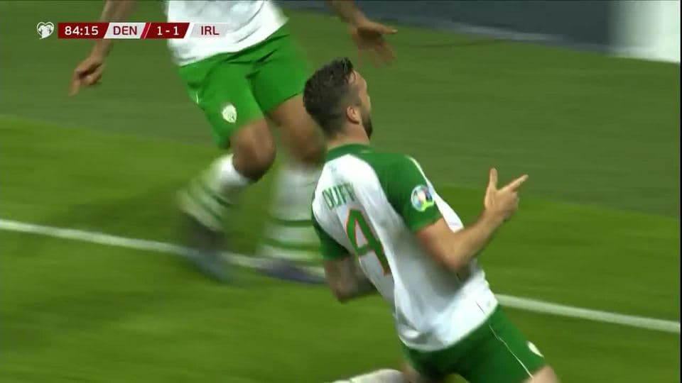 ¡GOOOL! Shane Duffy anota para Republic of Ireland