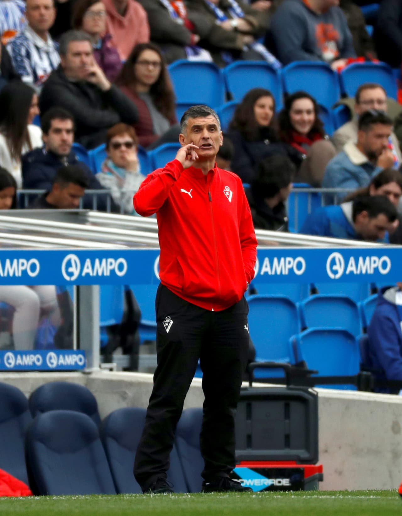 El entrenador de Eibar, José Luis Mendilibar, entendió que su equipo tenía que apoderarse del balón para pelear el partido.
