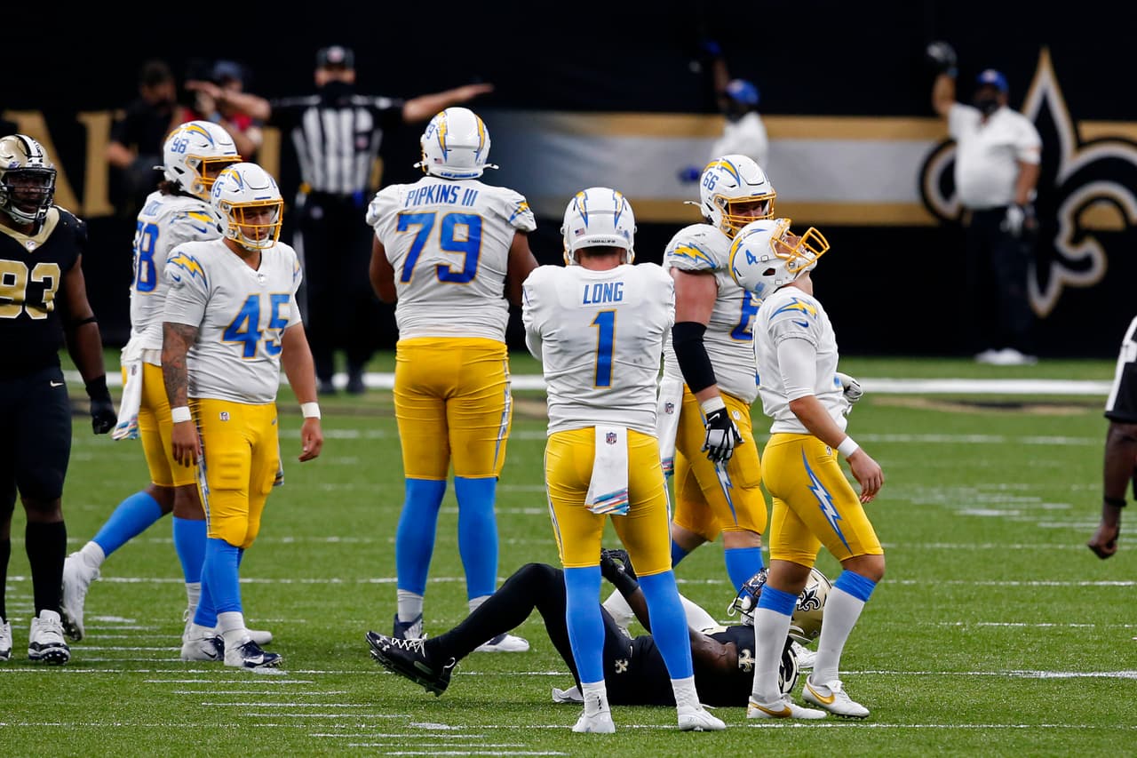 Drew Brees comanda un impresionante regreso en casa frente a los Chargers y vencen en los tiempos extras 27-30.