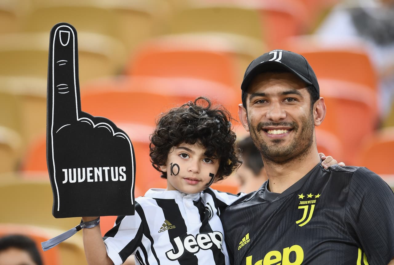 Los fanáticos de Jeddah (Arabia Saudita) se contagiaron de la fiesta de la Supercopa de Italia entre Juventus y Milán para darle un color especial al juego en el que los grandes definirán ese título.
