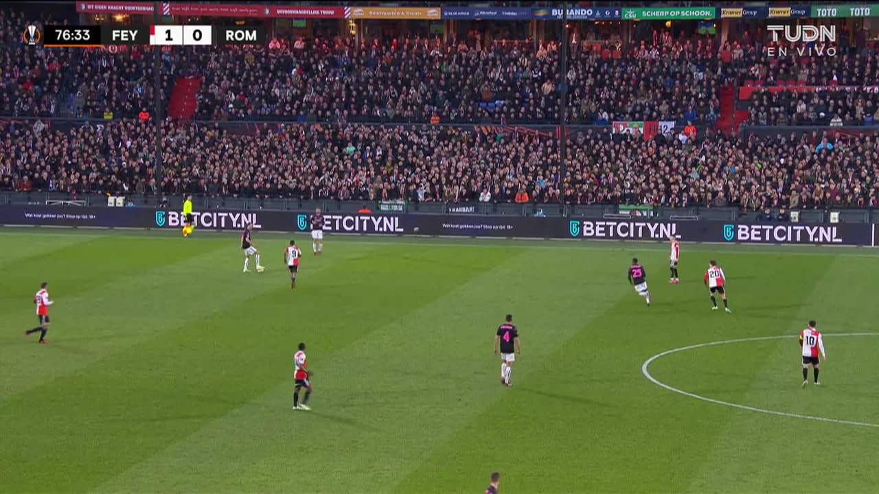 ¡TIRO ATAJADO! disparo por Igor Paixão.