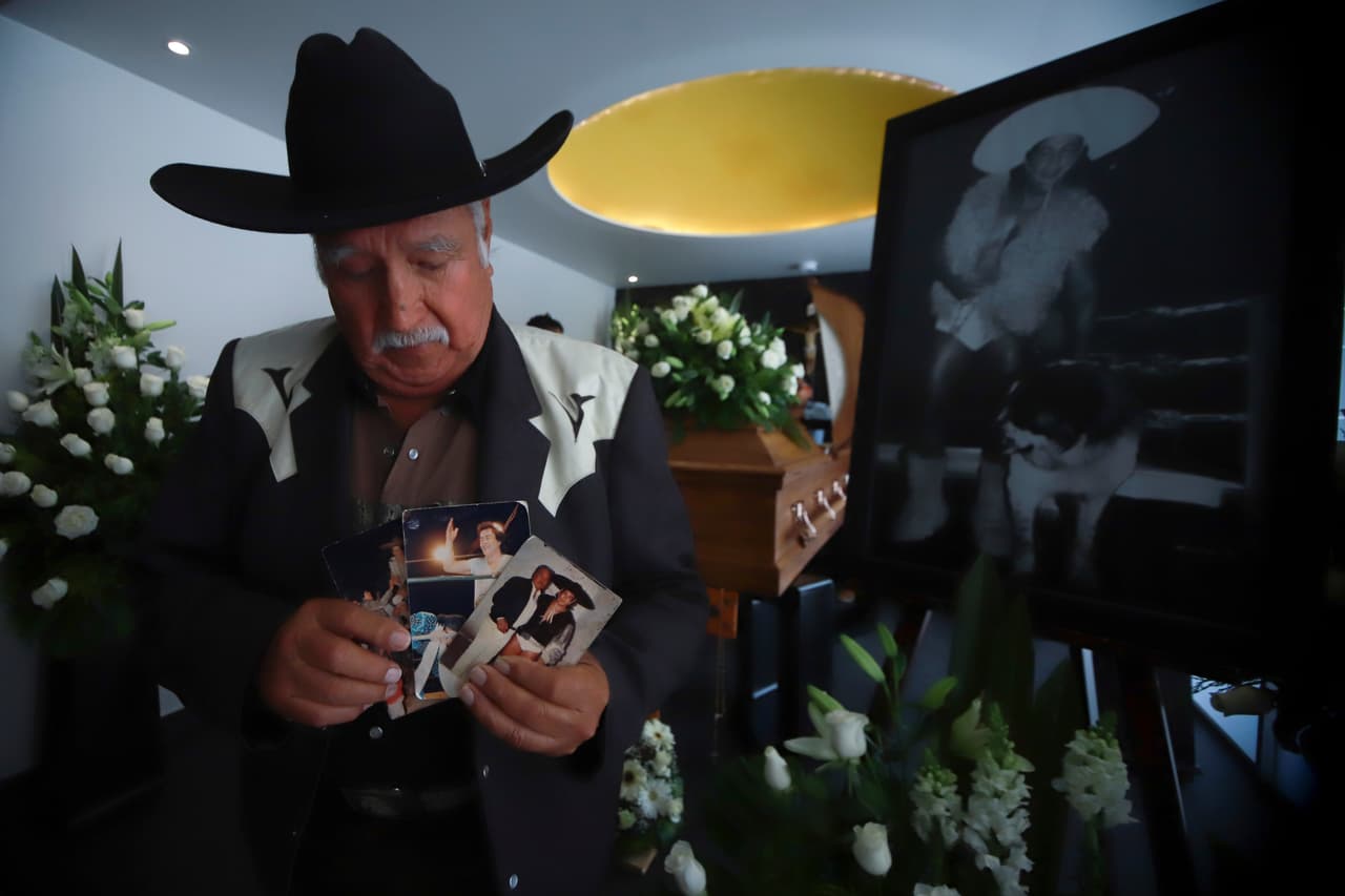 Los seres queridos del ex luchador Pedro "Perro" Aguayo, quien falleció a los 73 años de edad, estuvieron en el funeral de la leyenda de la lucha libre mexicana, celebrado en Gayosso.