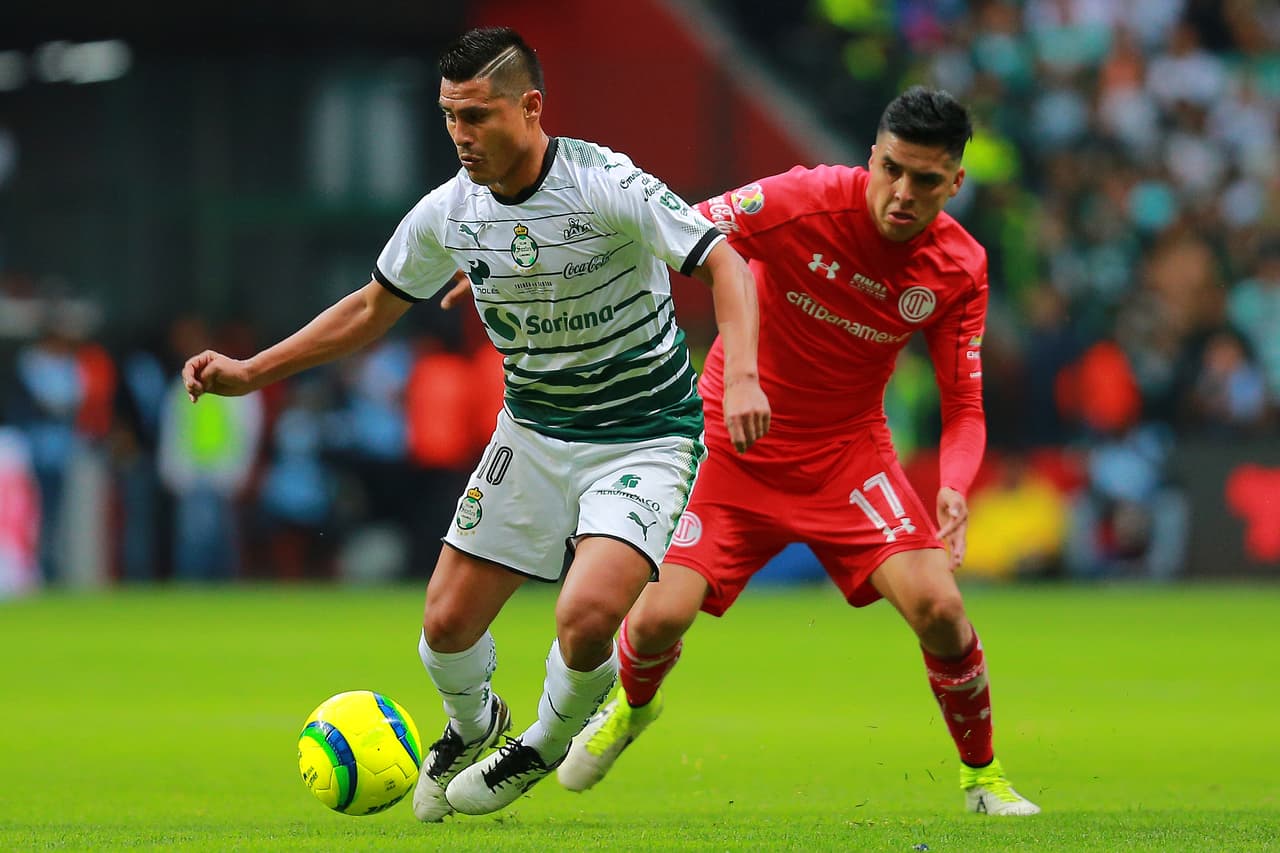 A nivel de clubes, México cuenta con cuatro categorías profesionales (Primera división, Liga de Ascenso, Segunda división y Tercera división) en el género masculino y una categoría femenina.