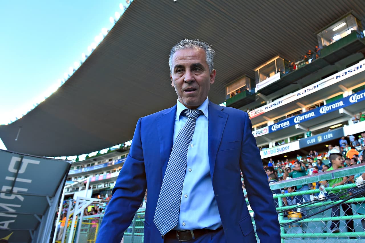 Los Jaguares de Chiapas parecen ser una incógnita nuevamente, dejando afuera el tema administrativo el club liderado por Sergio Bueno tiene como misión salvarse del descenso. La plantilla fue reforzada, pero el detalle está en que los jugadores y la institución se unan para sacar a flote un barco que parece hundido.