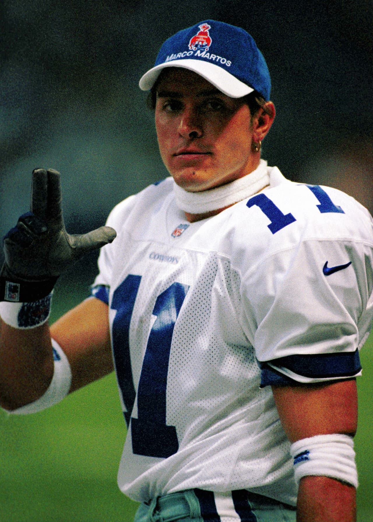El receptor mexicano Marco Martos fue invitado por los Dallas Cowboys para jugar con ellos el partido del American Bowl frente a los New England Patriots el 17 de agosto de 1998 en el Estadio Azteca.
