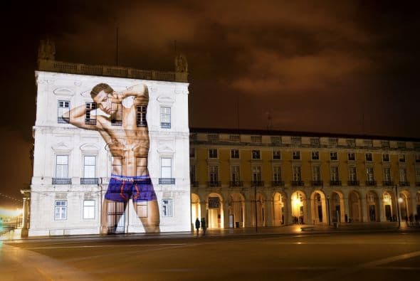 El delantero portugués lanzó su linea de ropa llamada, 'CR7 Underwear', en las principales ciudades del mundo.