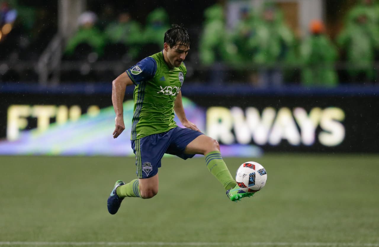 SEATTLE, WA - NOVEMBER 22: Nicolas Lodeiro #10 of the Seattle Sounders gets control of the ball during a match against the Colorado Rapids in the first leg of the Western Conference Finals at CenturyLink Field on November 22, 2016 in Seattle, Washington. The Sounders won the match 2-1. (Photo by Stephen Brashear/Getty Images)