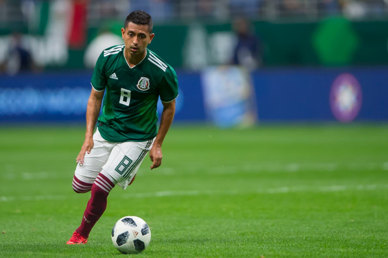 Con 29 años, Elías aún no da el salto a Europa y parece que seguirá su carrera en la Liga MX, que lo tuvo en el 11 ideal en el Apertura 2017. El que parece su mejor momento lo llevó de nuevo al 'Tri'.