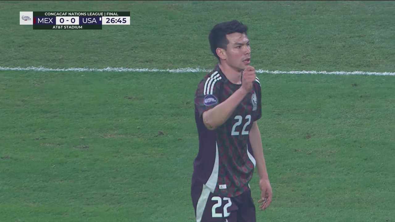 ¡No se iba a escapar! Tarjeta amarilla para McKennie por falta sobre Lozano