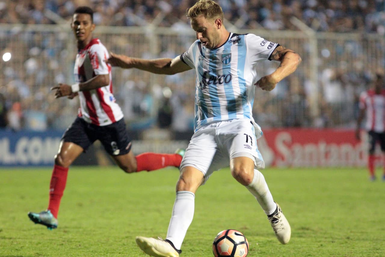 En Atlas suena el argentino Cristian Menéndez, del Atlético Tucumán, como parte de su plan de refuerzos para la próxima temporada.