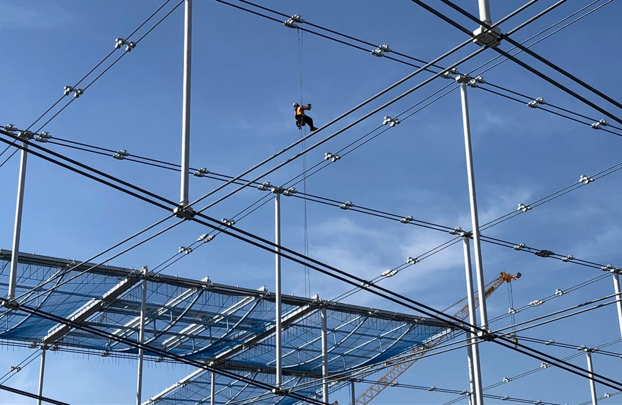 Casi listo el nuevo estadio de los equipos de la NFL de Los Ángeles, Rams y Chargers. Con una inversión de casi 5 mil millones de dólares, estará listo para abrir sus puertas a los aficionados del futbol americano en marzo.