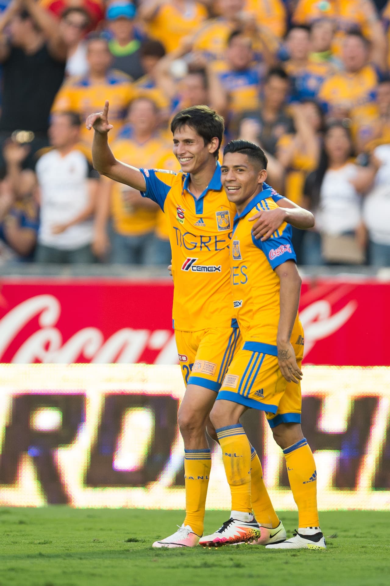 Jürgen Damm, de Tigres, se hizo presente en dos ocasiones en la goleada a Dorados 5-2, motivo por el cual el Gran Pez perdió la categoría en el máximo circuito de fútbol en México.