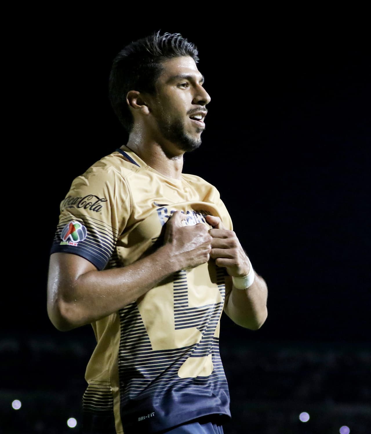El delantero felino Eduardo Herrera anotó los dos goles a favor de Pumas en el partido ante Chiapas en el estadio Víctor Manuel Reyna, sumando 14 puntos en la fecha 14, mientras que su valor en el UD Fantasy es de $10.1 millones.