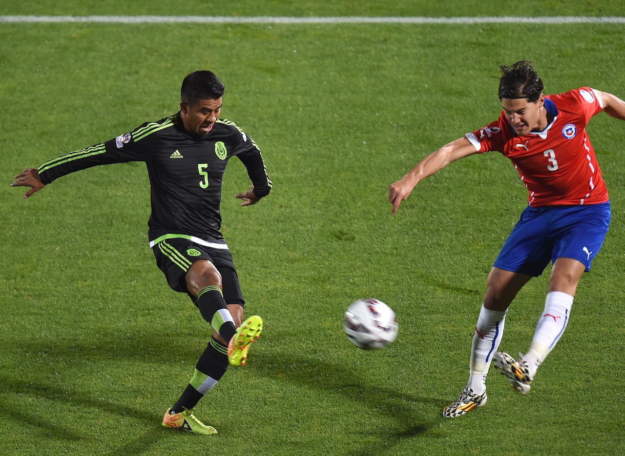 5.- Juan Carlos Medina- Labor discreta del mediocampista que era el encargado de meter pases a profundidad de los cuales uno sirvió para el tercer gol mexicano. Calificación: 7.