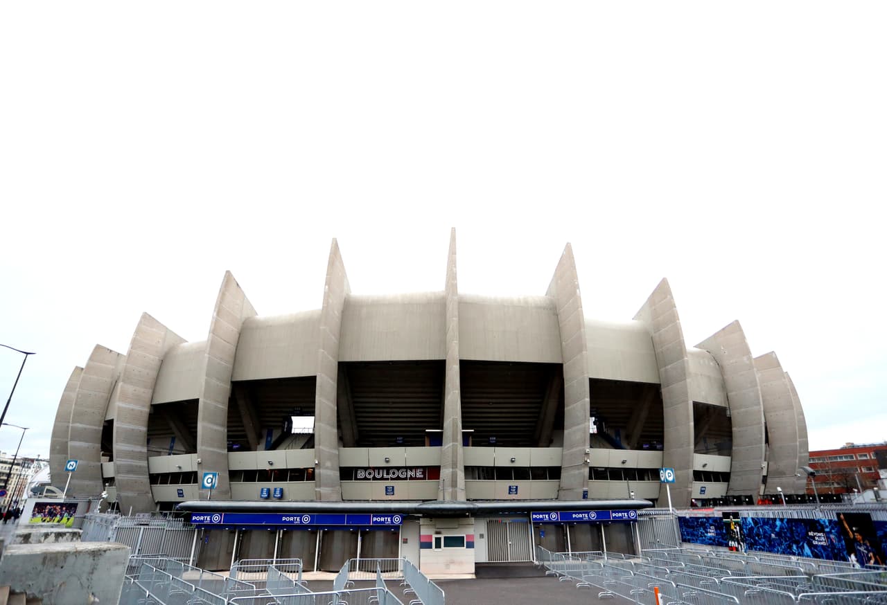 Paris ha vuelto a ser una gran fiesta este miércoles en la previa del juego de Champions League entre el Paris Saint-Germain y el Manchester United. Cientos de aficionados ingleses llegaron hasta la capital francesa en donde los locales buscarán defender su diferencia conseguida del Old Trafford.