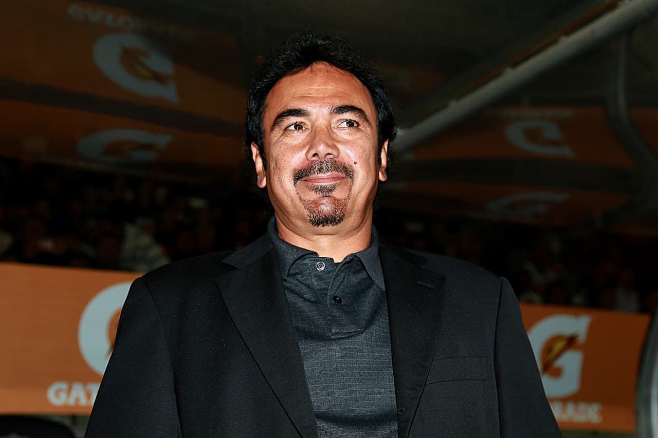 Afición del Atlético no quiere a Hugo Sánchez en su nuevo estadio