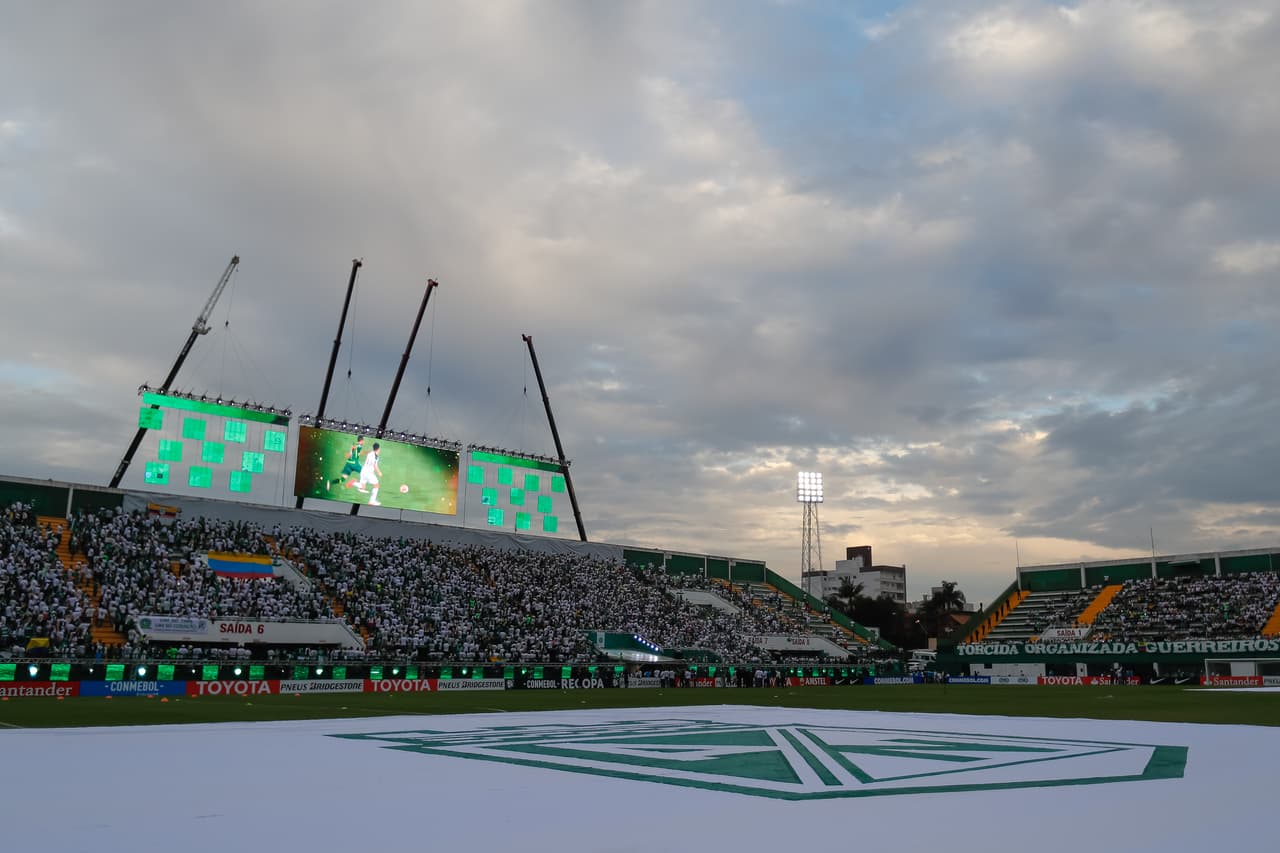 La Arena Conda se pintó verde y blanco para el juego de ida de la Recopa Sudamericana, y brindó una gran ovación cuando ambos conjuntos saltaron al campo de juego.
<br>